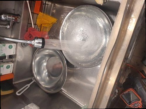하남 신장동 하수구막힘 배수관 내부에 쌓인 침전물과 좁아진 통로를 보여주는 점검 이미지